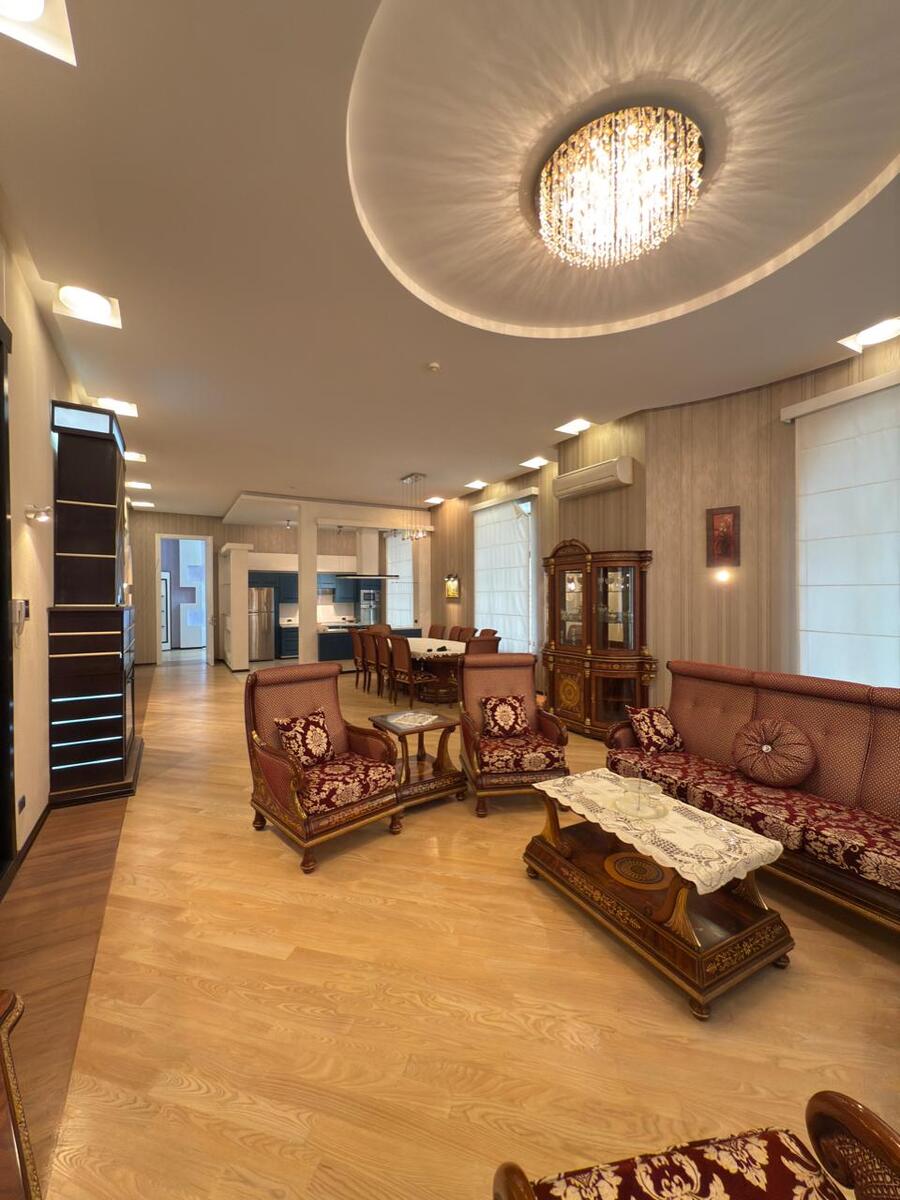Satılır 3 otaqlı köhnə tikili 180 m² — Mənzil, Bakı (2)