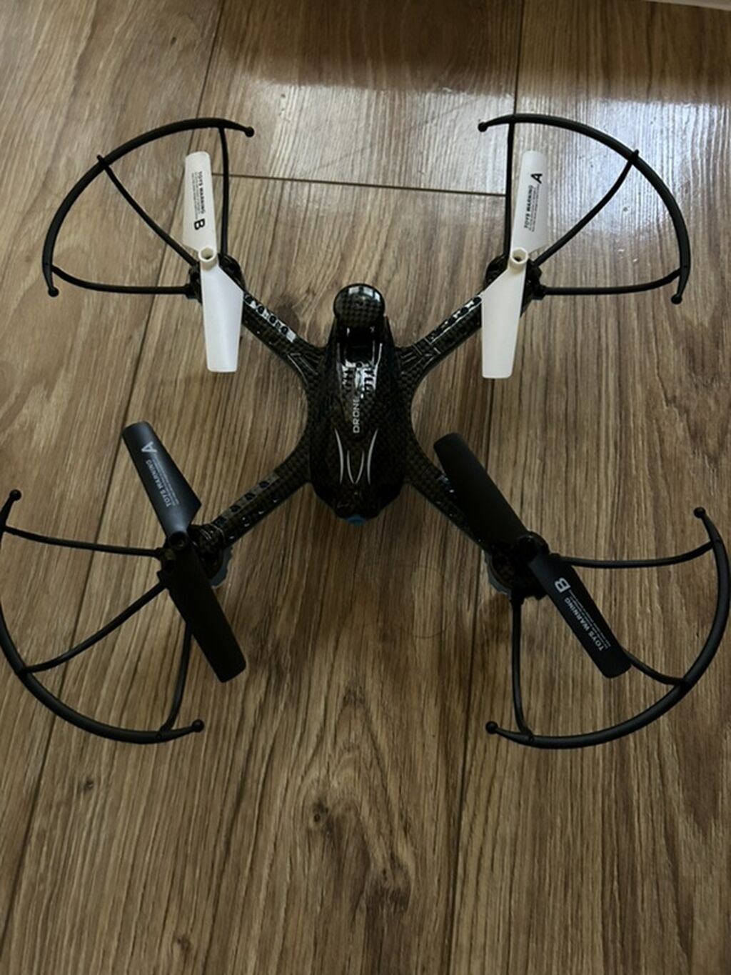 İşdəməmiş və ideal vəzyətdə dron — Oyuncaq nəqliyyatı, Gəncə (4)
