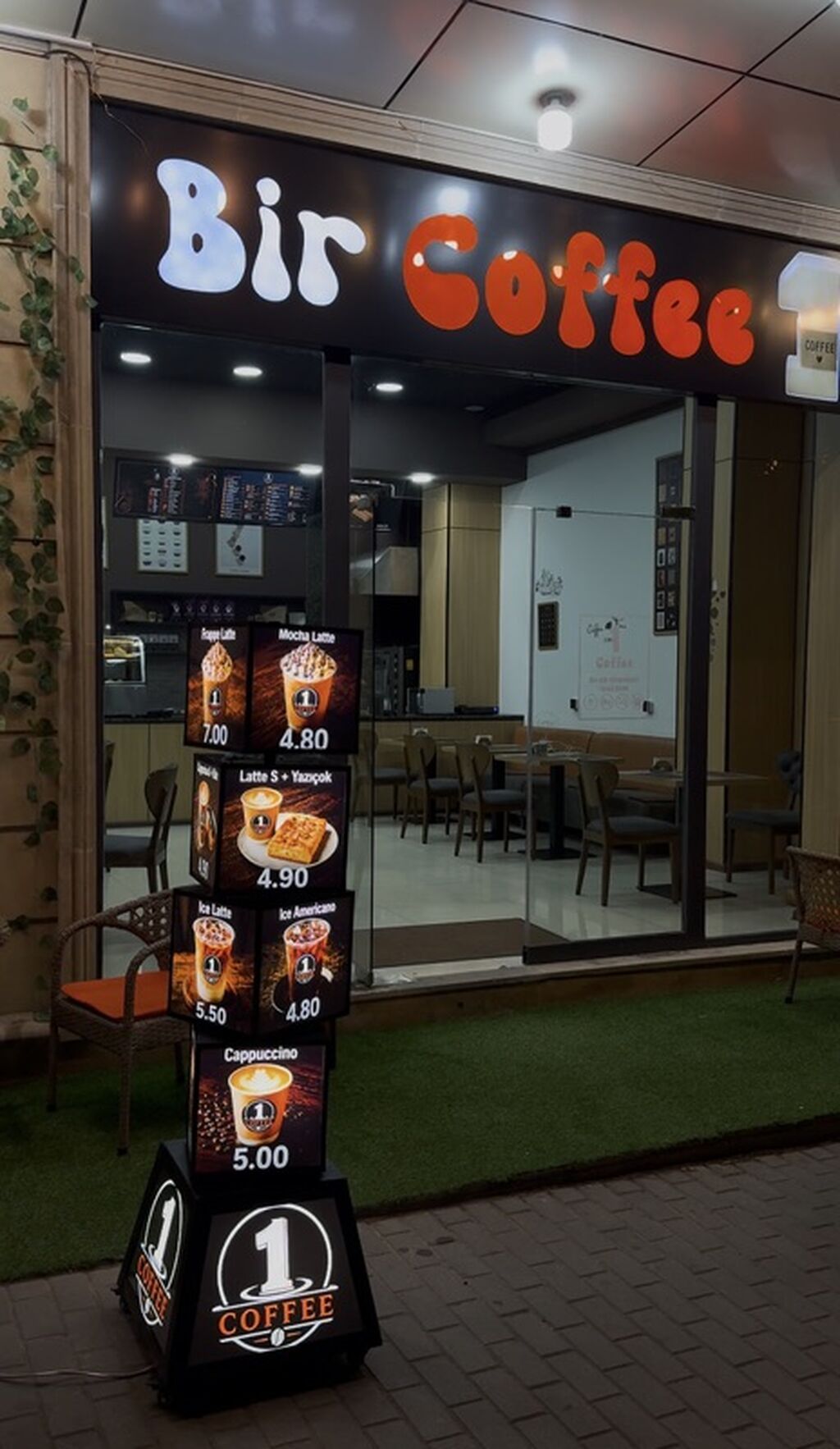 Məhsul: Fırlanan işıqlı menyu totemi (çöl və daxili məkan üçün) — Reklam vəsiqlələri, Bakı (4)