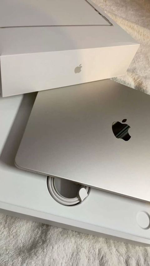 Apple Macbook Air 13'ich M5 16/512GB — Bakı