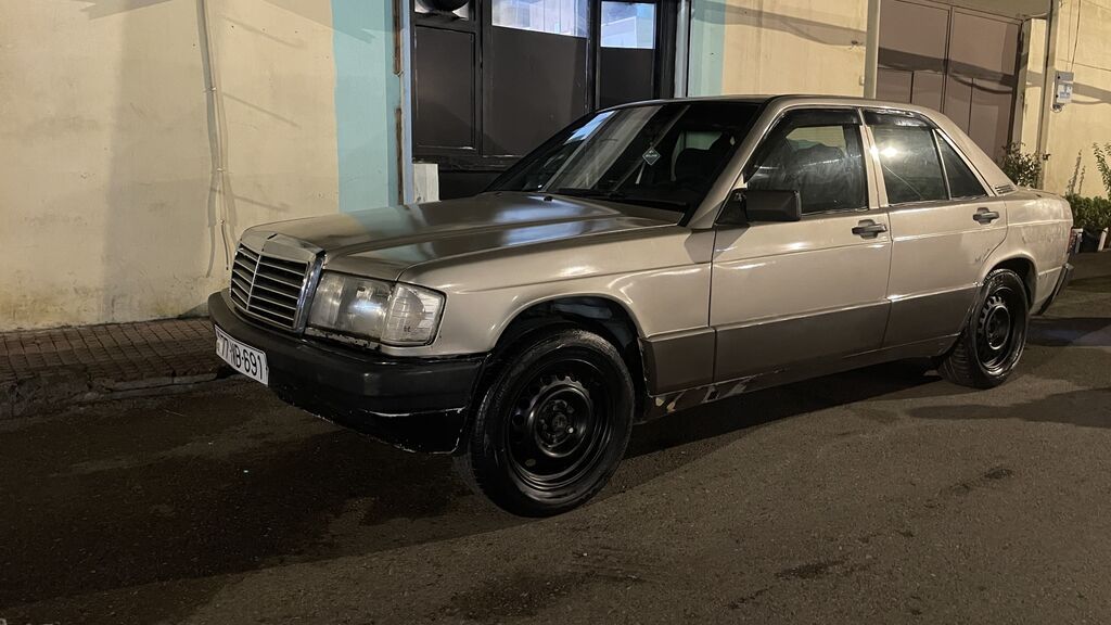 Mercedes-Benz 190 (W201) sedan - Korpus: 4 qapılı sedan 77-IB-691 — Avtomobillər, Bakı