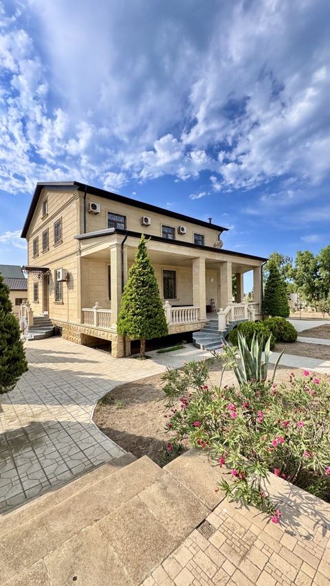 Satılır 8 otaqlı həyət evi/bağ evi 400 m² — Bakı