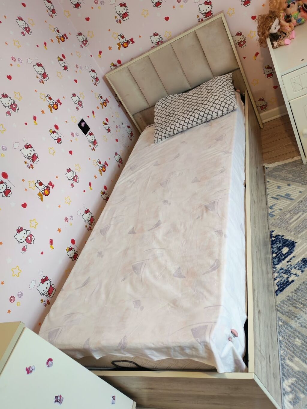 Tek kravat satılır. Bazalıdır, matrası yoxdur.Qiyməti 70azn unvan bine — Mebel, Bakı