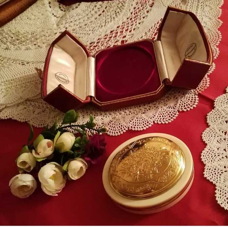Qızıl mücrü — Kolleksiyalar, Bakı (2)