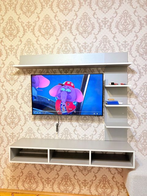 İşlənmiş, Düz TV altlığı, Polkalı, Laminat, Azərbaycan — Bakı