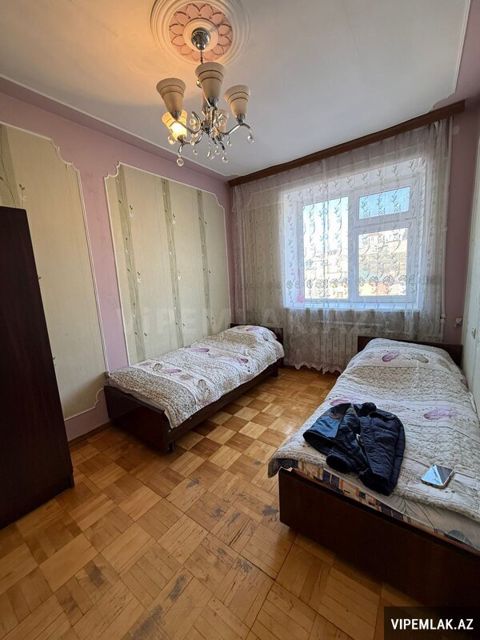 Binəqədi rayonunda 4 otaqlı Köhnə tikili Satılır, 72 m² — Bakı