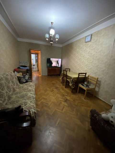 İcarəyə verilir 2 otaqlı köhnə tikili 65 m² — Bakı