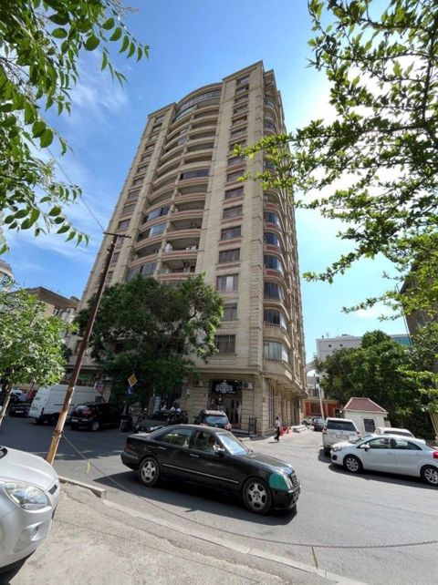 Satılır 4 otaqlı yeni tikili 175 m² — Bakı