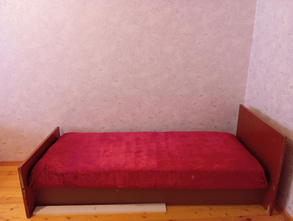 İşlənmiş, Təknəfərlik çarpayı, Bazasız, Matras ilə, Siyirməsiz — Yataqlar, Digah
