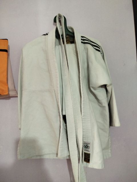 Judo/Karate kimono dəsti - Rəng: ağ - Üst geyim (gi) və kəmər daxil — 25 ₼ · Bakı · İdman və istirahət Judo/Karate kimono dəsti - Rəng: ağ - Üst geyim (gi) və kəmər daxil — Bakı
