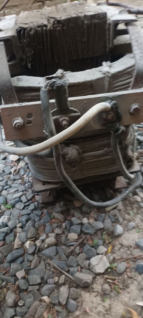 4lük elektrodnan işləyir yaxşı vəziyyətdədi - Sənaye sinifli — 150 ₼ · Bakı · Transformatorlar 4lük elektrodnan işləyir yaxşı vəziyyətdədi - Sənaye sinifli — Bakı