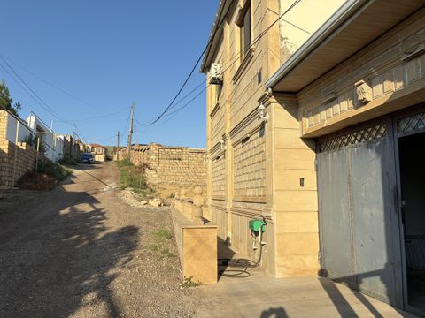 Satılır 4 otaqlı həyət evi/bağ evi 100 m² — 130 000 ₼ · Bakı · Ev, villa Satılır 4 otaqlı həyət evi/bağ evi 100 m² — Bakı