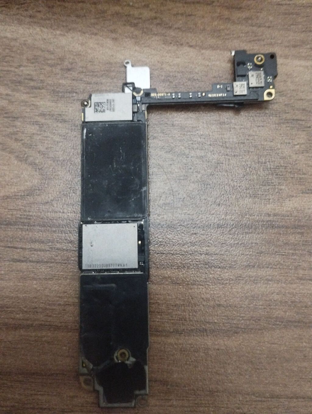Salam hamsi iPhone 8 E aiddi hamsi işlək iPhone 8 in platasi işlək — Smartfon ehtiyat hissələri, Bakı (2)