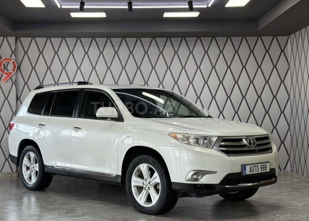 Toyota Highlander – ağ rəngli, 7 yerlik geniş krossover/SUV. Əsas — Avtomobillər, Bakı