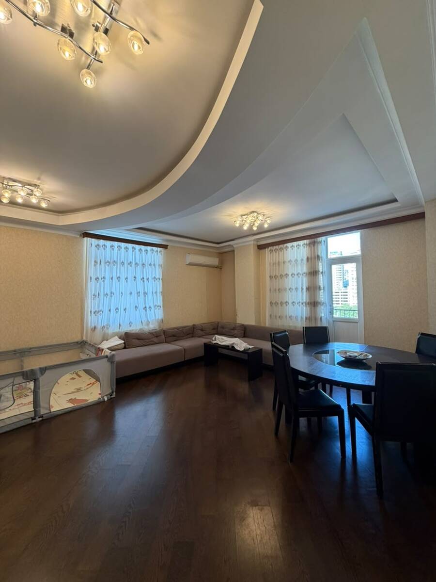 Satılır 4 otaqlı köhnə tikili 136 m² — Mənzil, Bakı (8)