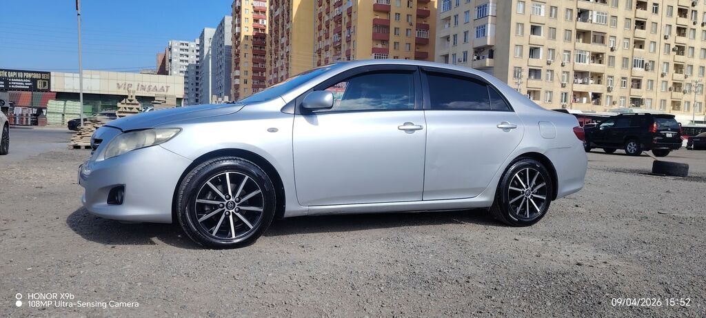 Toyota Corolla sedan - Kuzov: gümüşü rəng, 4 qapı - Nömrə: 77-HF-471 — Avtomobillər, Saray (9)