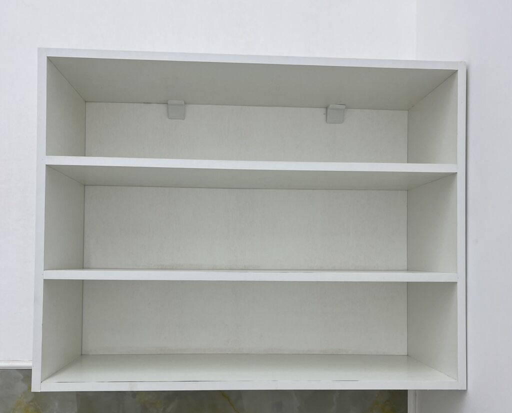 Ağ rəngli asma rəf sistemi - Material: laminat/LDSP tipli ağ örtüklü — Rəflər, Bakı