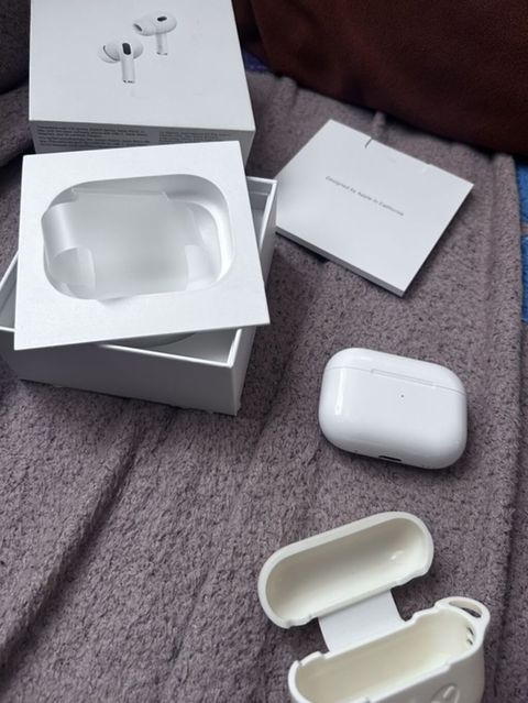 Airpods pro 2 type c model noqte cizigsiz tam ideal shekilde demek — Bakı