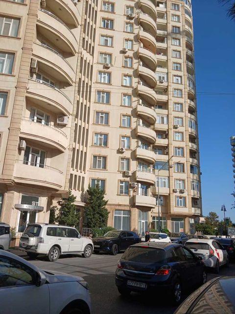 Satılır 4 otaqlı yeni tikili 165 m² — 600 000 ₼ · Bakı · Mənzil Satılır 4 otaqlı yeni tikili 165 m² — Bakı