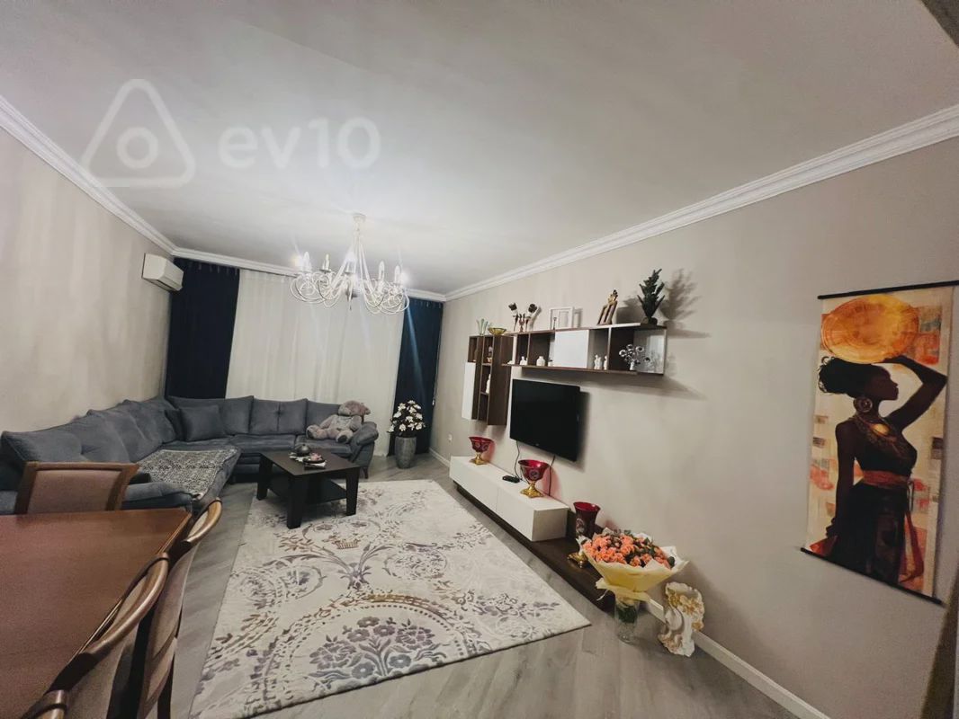 For sale: 3-room apartment (old building), 100 m² — Mənzil, Bakı
