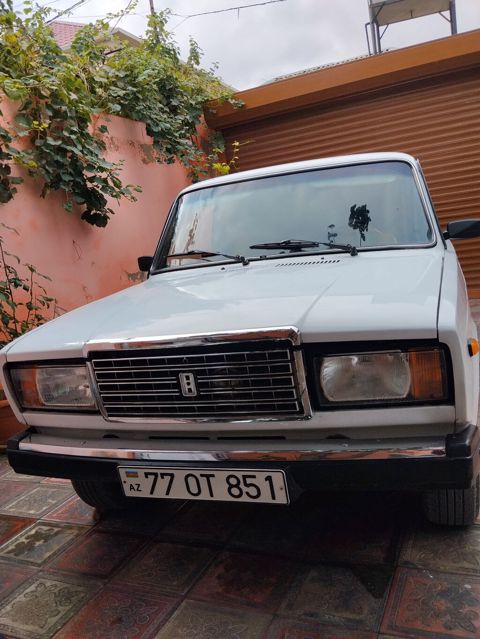 Lada 2107, ağ rəng, sedan. maşın idealdır. heçbir xərc tələb — Masazır