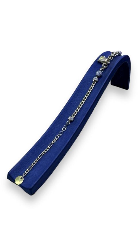 Qızıl qolbaq 5401-702 — 1 698 ₼ · Bakı · Mallar Qızıl qolbaq 5401-702 — Bakı