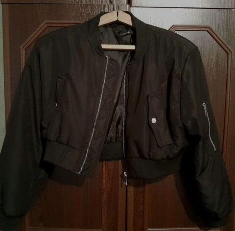Qadınlar üçün qısa bomber ceket: - Rəng: qara - Model: qısa/kropped — 12 ₼ · Bakı · Jaketlər Qadınlar üçün qısa bomber ceket: - Rəng: qara - Model: qısa/kropped — Bakı