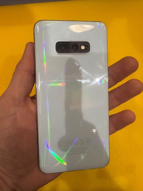 Samsung Galaxy S10e, 128 GB, rəng - Ağ, Simsiz şarj — 250 ₼ · Sumqayıt · Samsung Samsung Galaxy S10e, 128 GB, rəng - Ağ, Simsiz şarj — Sumqayıt