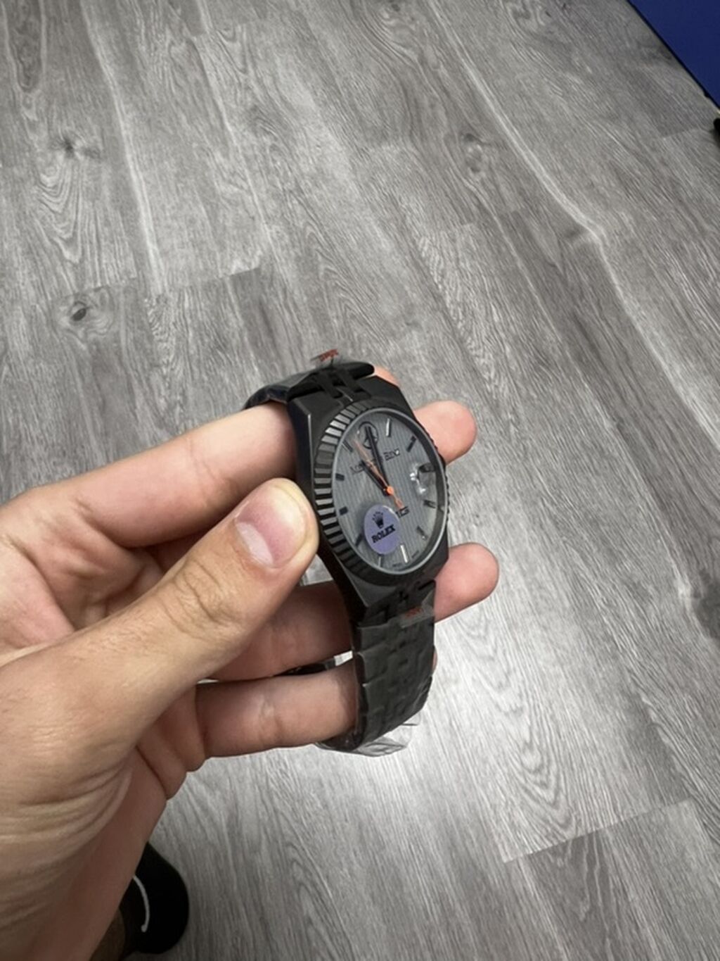 Qara rəngli metal qolbaqlı mexaniki qol saatı. Saatın siferblatı boz — Qol saatları, Pirəkəşkül (5)