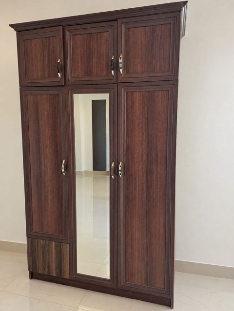 *Dolab satılır* Qiymet 140 azn *Çatdırılma pulsuzdur* En 1.20 sm Hünd — 140 ₼ · Bakı · Şkaflar *Dolab satılır* Qiymet 140 azn *Çatdırılma pulsuzdur* En 1.20 sm Hünd — Bakı