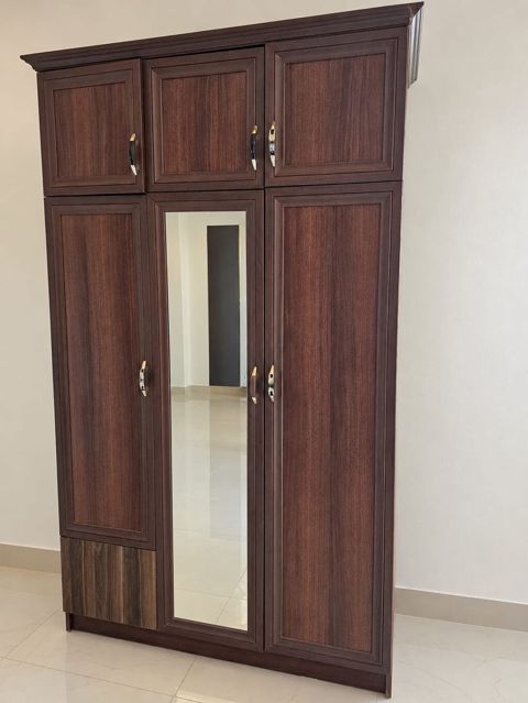 Selin *Dolab satılır* Qiymet 140 azn *Çatdırılma pulsuzdur* En 1.20 sm — Mehdiabad