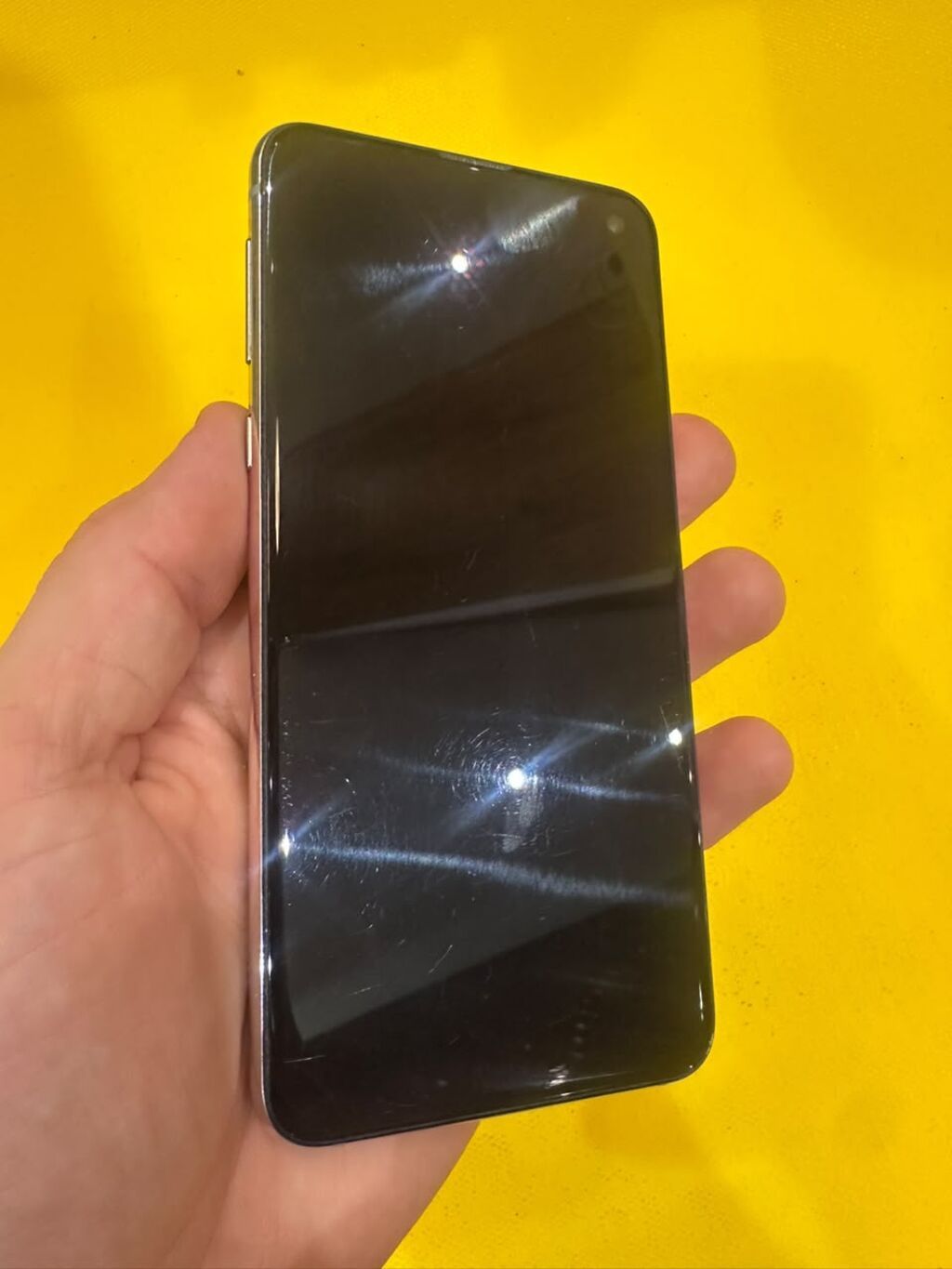 Samsung Galaxy S10e, 128 GB, rəng - Ağ, Simsiz şarj — Samsung, Sumqayıt (3)