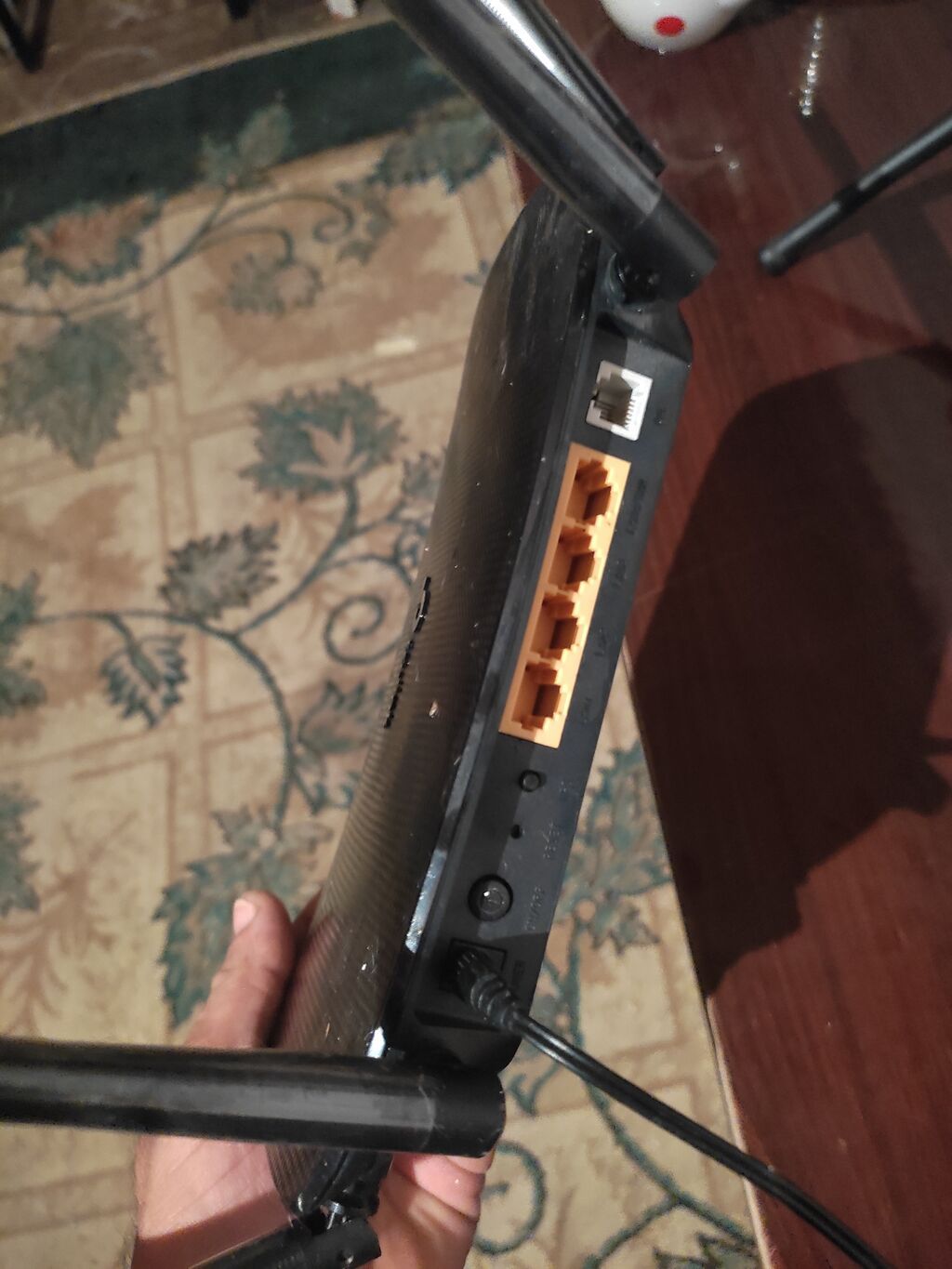 Tp Link Orginal 4 qulaqli Modem tam işlək vəziyyətdədir. Dalğa Yayımı — Şəbəkə və server avadanlığı, Siyəzən