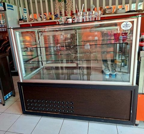 *Seva Xirdalan* Şirniyyat soyuducusu satilir. Ölçü 2m. Qiymət 1050azn — Bakı