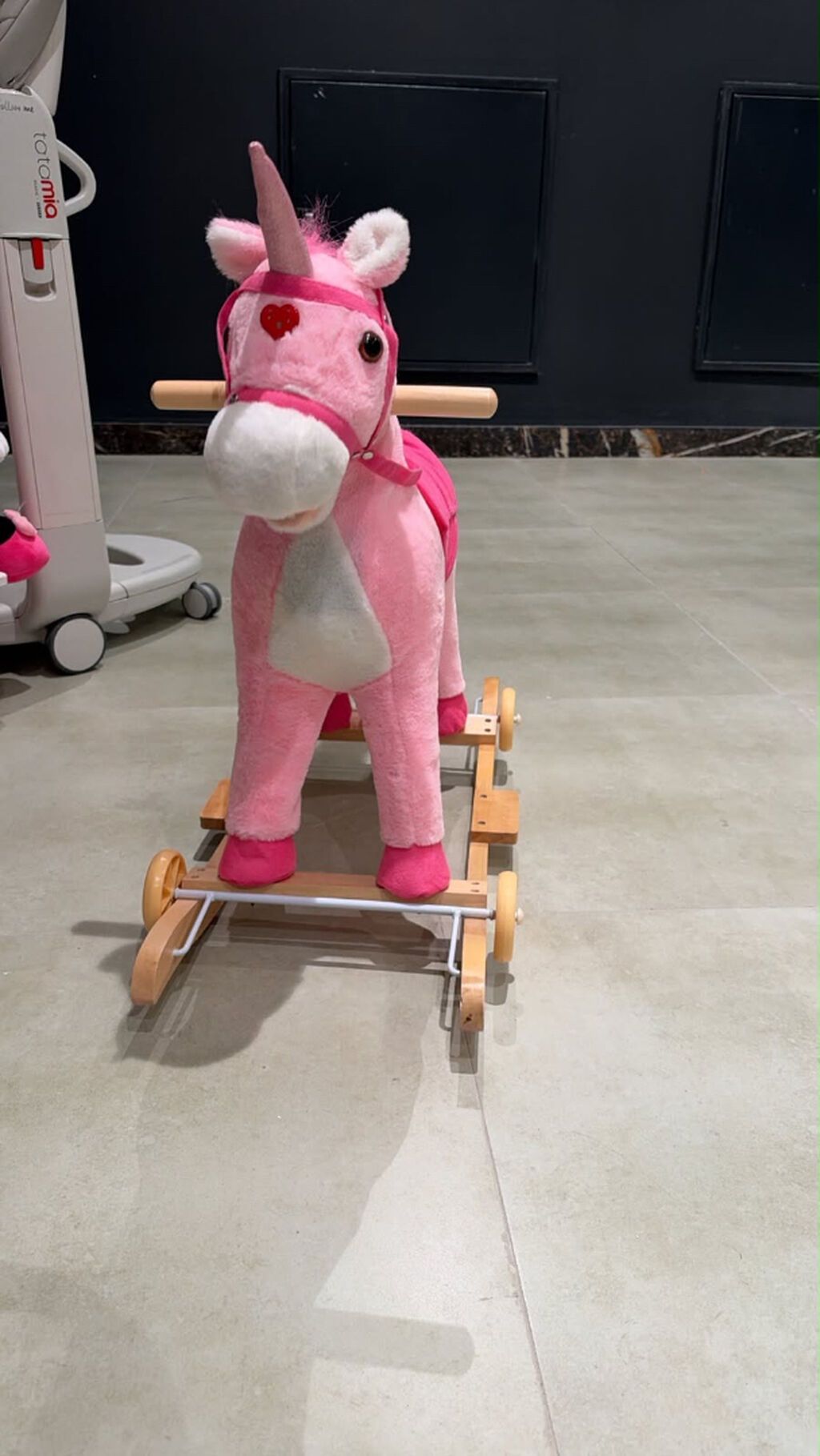 Oyuncaq yelləncək/itələmə unicorn at - Rəng: çəhrayı, ağ detal və — Yelləmə maşınları, Bakı (2)