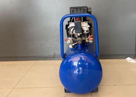 Hava kompressoru — 220 ₼ · Bakı · Biznes və avadanlıq Hava kompressoru — Bakı