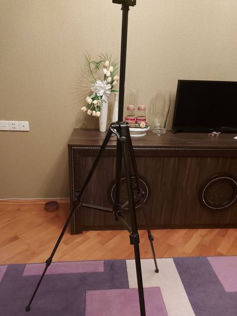 Teleskopik hündürlük tənzimlənməsi olan universal üçayaq (tripod) və — Bakı