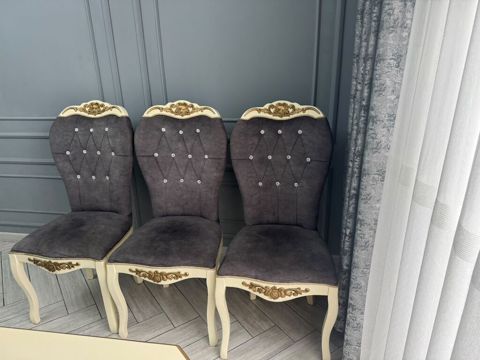 6 ədəd stul. Satılır 200 azn. Ünvan Lökbatan(SemaG) — Bakı
