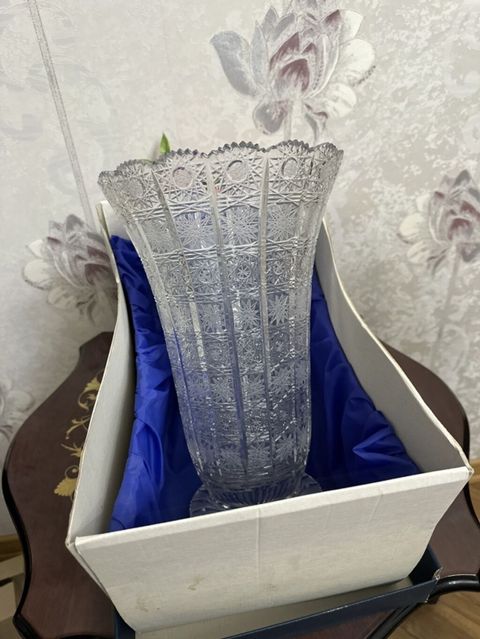 Bir vaza, Xrustal — Xırdalan