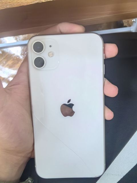 IPhone 11, Ağ, Qırıq — 210 ₼ · Bakı · Apple iPhone IPhone 11, Ağ, Qırıq — Bakı