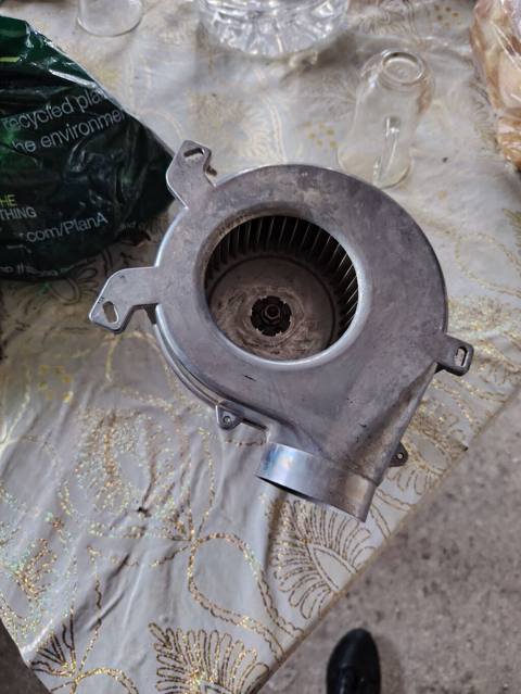 Qaz/qazan üçün tüstü çıxarıcı (turbina) ventilyator - Metal korpuslu — 75 ₼ · Şəki · Ventilyatorlar Qaz/qazan üçün tüstü çıxarıcı (turbina) ventilyator - Metal korpuslu — Şəki