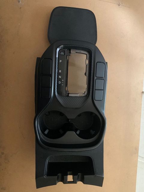 Hyundai Santa Fe, 2014 sürətlər qutusu plastlası — 60 ₼ · Bakı · Ehtiyat hissələri və aksesuarlar Hyundai Santa Fe, 2014 sürətlər qutusu plastlası — Bakı