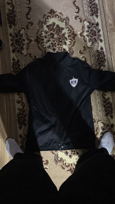 Qarabağ FK üst geyimi – qara rəngdə idman jaketi Razmer:M - Ön hissədə — Masazır