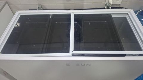 Şüşəli dondurucu — 600 ₼ · Bakı · Dondurma kamera Şüşəli dondurucu — Bakı