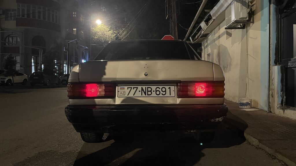 Mercedes-Benz 190 (W201) sedan - Korpus: 4 qapılı sedan 77-IB-691 — Avtomobillər, Bakı (5)