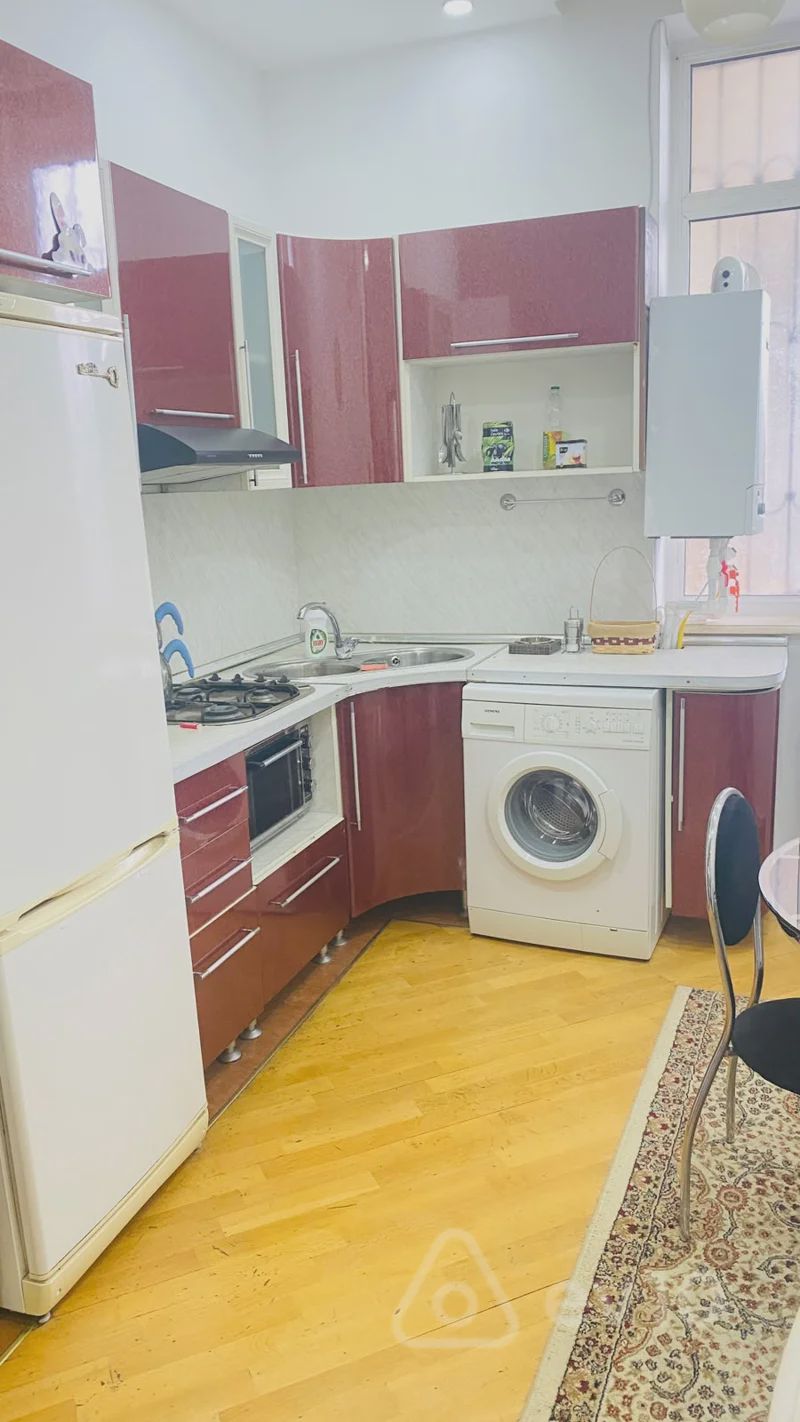 For rent: 3-room apartment (old building), 90 m² — Mənzil, Bakı (10)