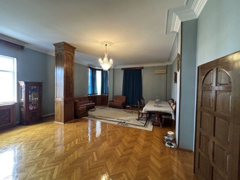 Satılır 7 otaqlı köhnə tikili 700 m² — 1 900 000 ₼ · Bakı · Mənzil Satılır 7 otaqlı köhnə tikili 700 m² — Bakı