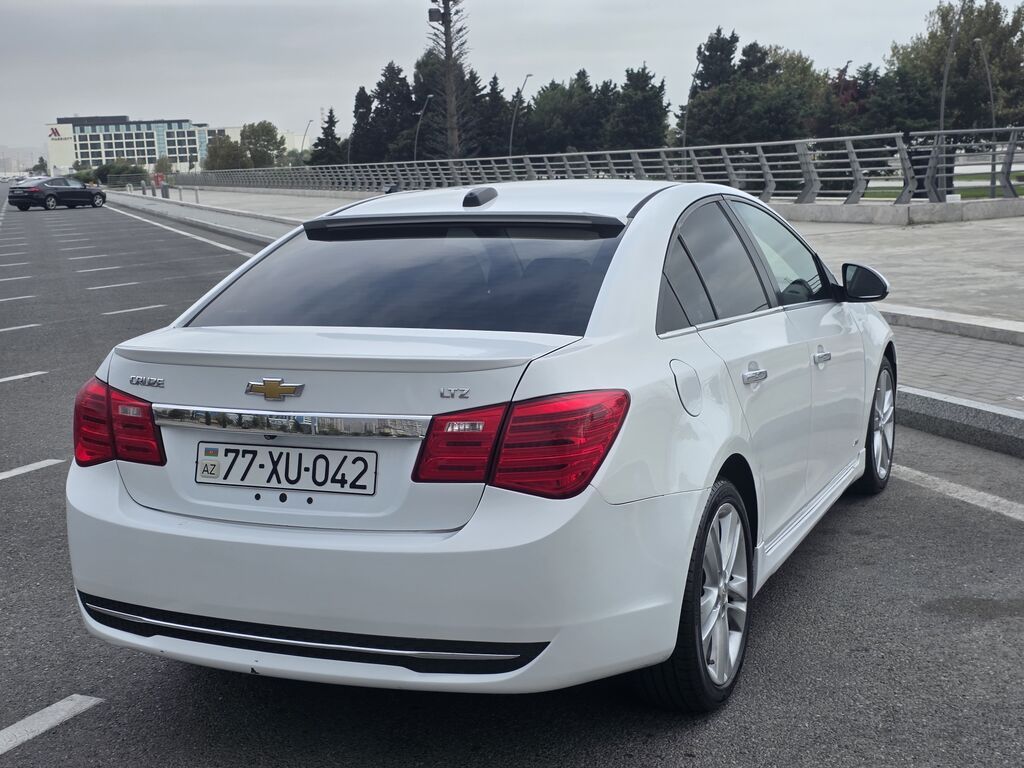Chevrolet Cruze: 1.4 l 2014 il 195000 km Sedan 77-XU-042 — Avtomobillər, Bakı (5)