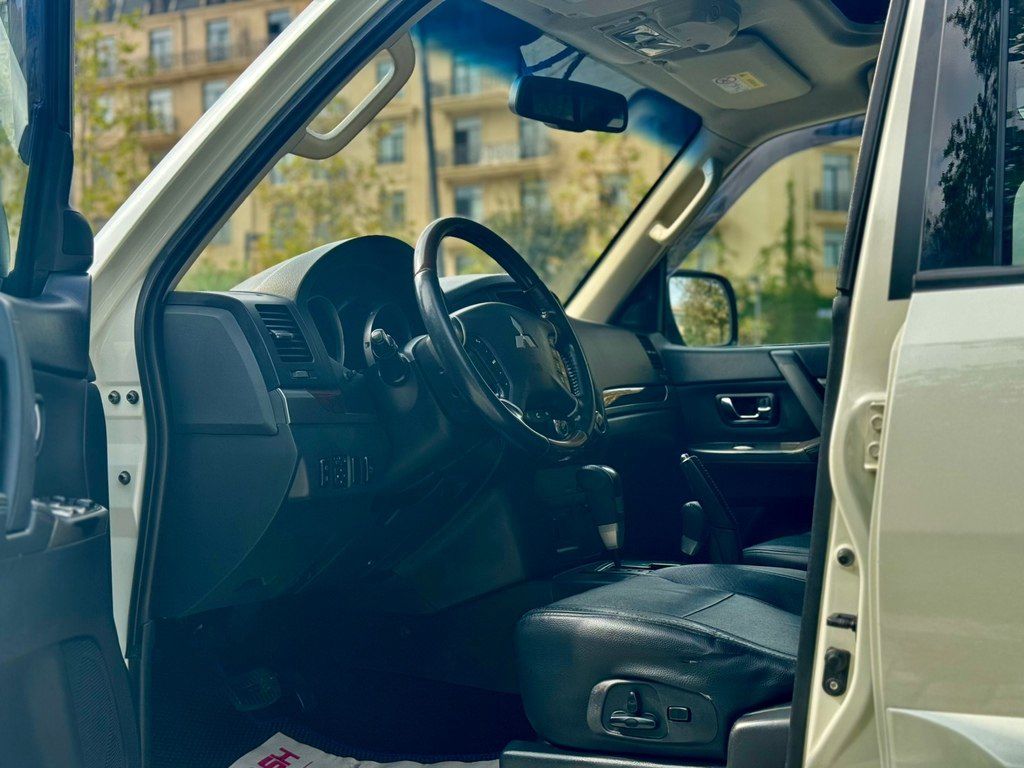 Mitsubishi Pajero, 3.5 L, 2013 il, 149 000 km — Avtomobillər, Bakı (9)