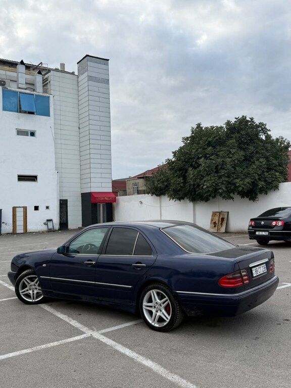 Mercedes E 320, 3.2 L, 1996 il, 350 500 km 88-CT-236 — Avtomobillər, Bakı (3)